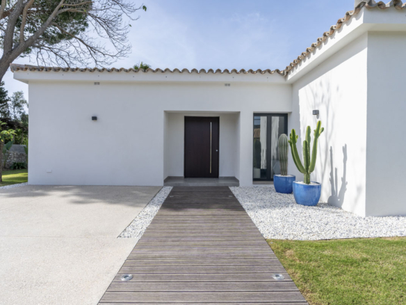 For Sale 🏡 Contemporary Andalusian Villa – Elviria – Sea views