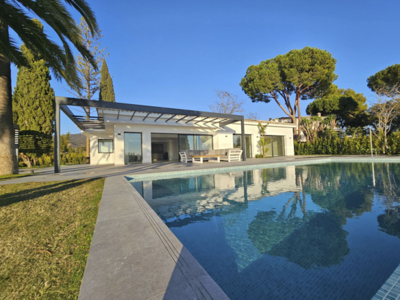 For Sale 🏡 Contemporary Andalusian Villa – Elviria – Sea views