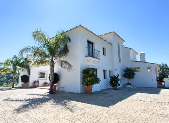 Stunning Luxury Villa in Marbella Club Golf Resort for sale ✨ Sea Views  – Gated
