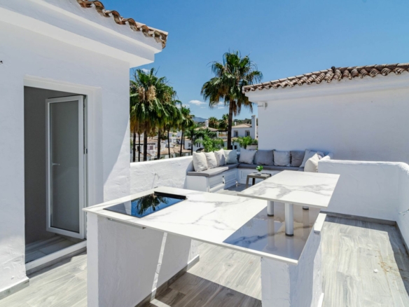 For sale –  Los Naranjos – Turnkey Penthouse Apartment in Nueva Andalucía, Costa del Sol