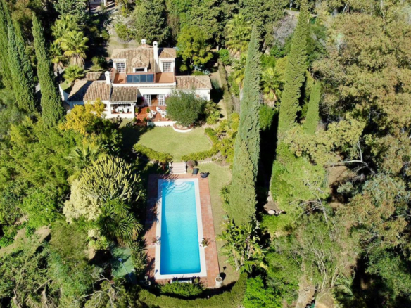 For Sale – VILLA · SAN PEDRO DE ALCÁNTARA – Large Garden – To Reform