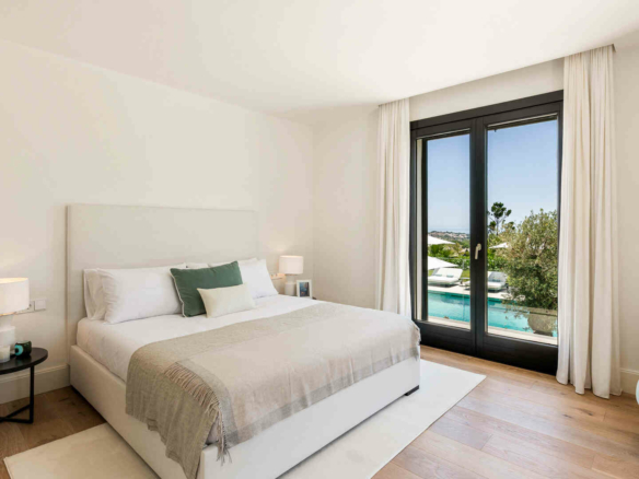 🏡 Villa for Sale in La Cerquilla, Nueva Andalucía