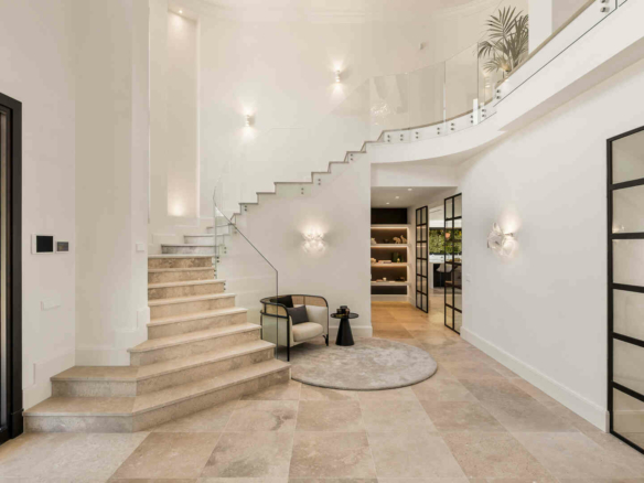 🏡 Villa for Sale in La Cerquilla, Nueva Andalucía