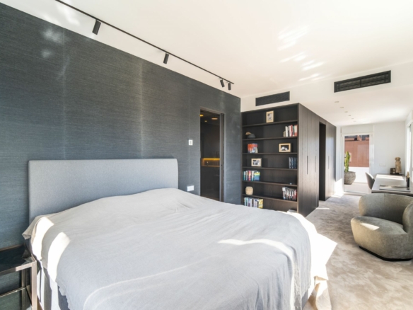 FOR SALE STUNNING TOWNHOUSE WITH INCREDIBLE MOUNTAIN & SEA VIEWS