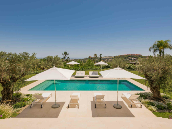 🏡 Villa for Sale in La Cerquilla, Nueva Andalucía