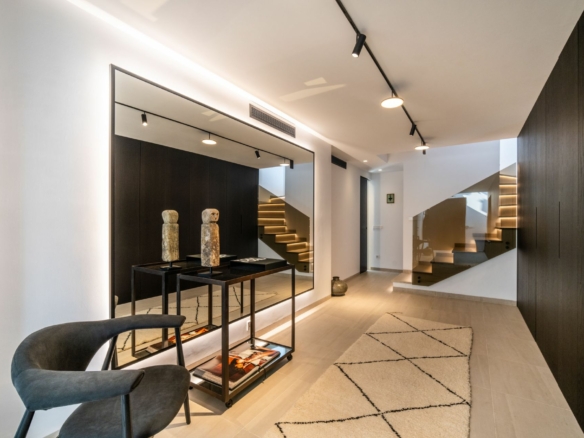 FOR SALE STUNNING TOWNHOUSE WITH INCREDIBLE MOUNTAIN & SEA VIEWS
