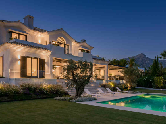 🏡 Villa for Sale in La Cerquilla, Nueva Andalucía