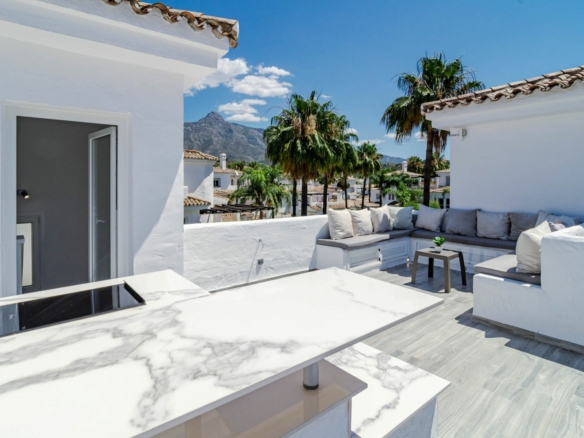 For sale –  Los Naranjos – Turnkey Penthouse Apartment in Nueva Andalucía, Costa del Sol