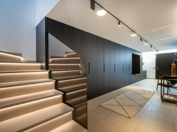 FOR SALE STUNNING TOWNHOUSE WITH INCREDIBLE MOUNTAIN & SEA VIEWS