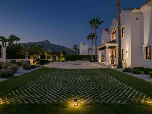 🏡 Villa for Sale in La Cerquilla, Nueva Andalucía