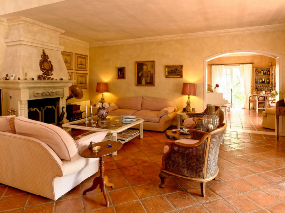 For Sale – VILLA · SAN PEDRO DE ALCÁNTARA – Large Garden – To Reform