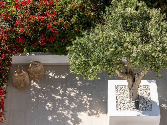 FOR SALE STUNNING TOWNHOUSE WITH INCREDIBLE MOUNTAIN & SEA VIEWS