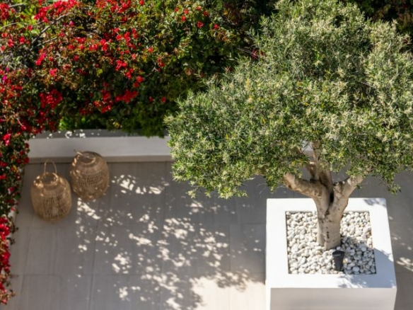 FOR SALE STUNNING TOWNHOUSE WITH INCREDIBLE MOUNTAIN & SEA VIEWS