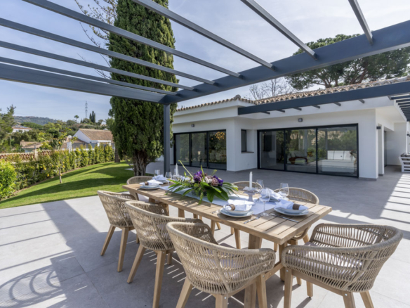 For Sale 🏡 Contemporary Andalusian Villa – Elviria – Sea views