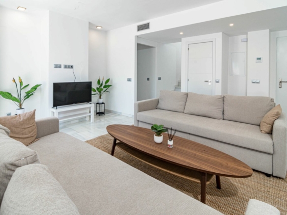 For sale –  Los Naranjos – Turnkey Penthouse Apartment in Nueva Andalucía, Costa del Sol