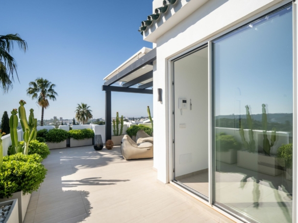 FOR SALE STUNNING TOWNHOUSE WITH INCREDIBLE MOUNTAIN & SEA VIEWS