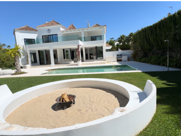 SOLD 🏡 Beautifully renovated modern luxury villa in a central gated community, Nueva Andalucia, Marbella! 💫