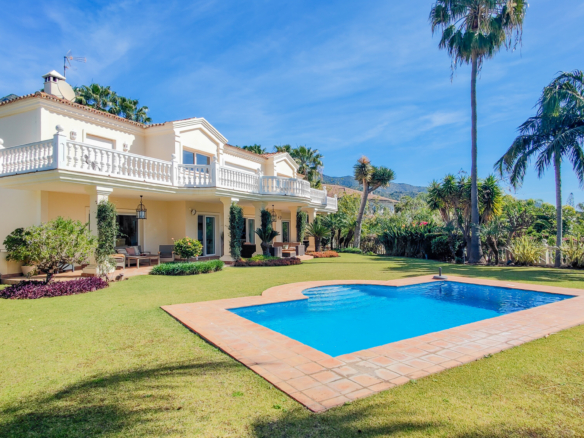 SOLD- Sierra Blanca (Marbella) 🏡 Classic Villa with Investment Potential! 🛠️