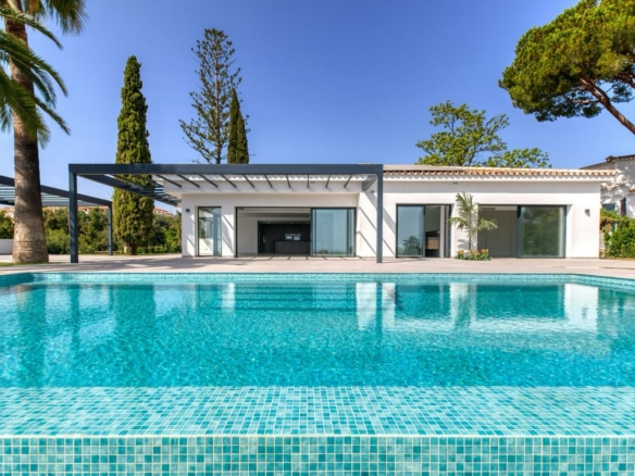 For Sale 🏡 Contemporary Andalusian Villa – Elviria – Sea views