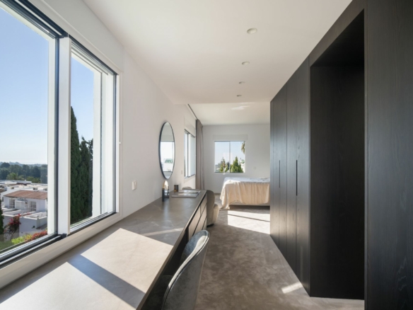 FOR SALE STUNNING TOWNHOUSE WITH INCREDIBLE MOUNTAIN & SEA VIEWS