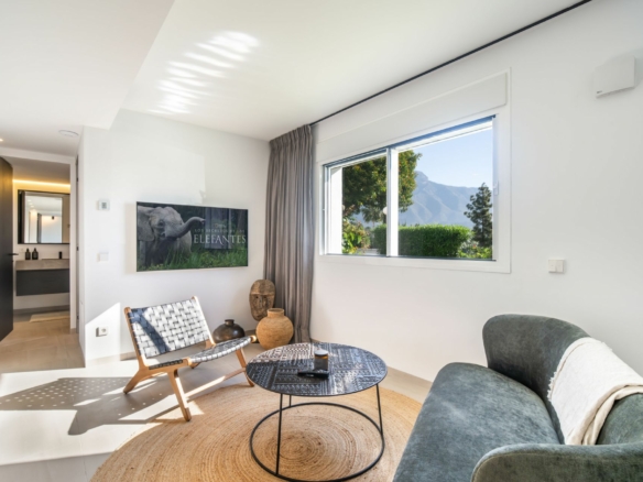 FOR SALE STUNNING TOWNHOUSE WITH INCREDIBLE MOUNTAIN & SEA VIEWS