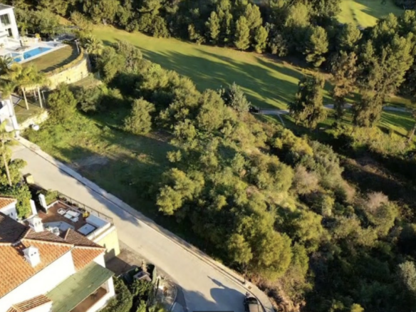 Benahavis  – Plot for sale  next to Golf Course