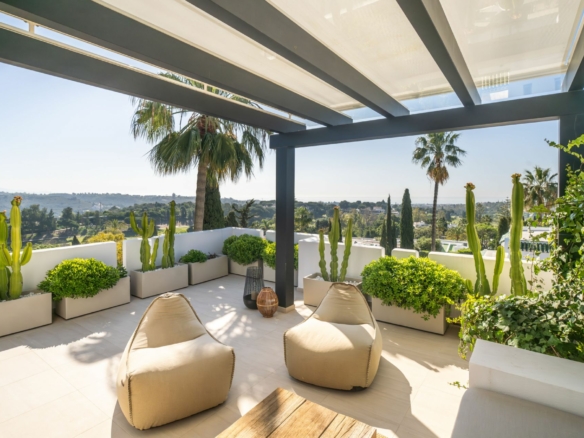 FOR SALE STUNNING TOWNHOUSE WITH INCREDIBLE MOUNTAIN & SEA VIEWS