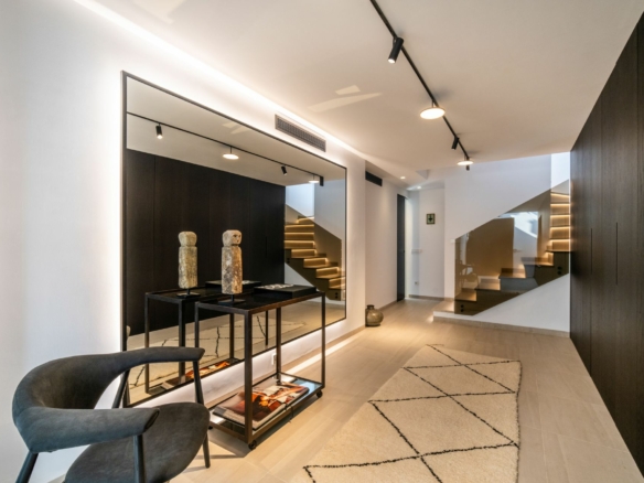 FOR SALE STUNNING TOWNHOUSE WITH INCREDIBLE MOUNTAIN & SEA VIEWS