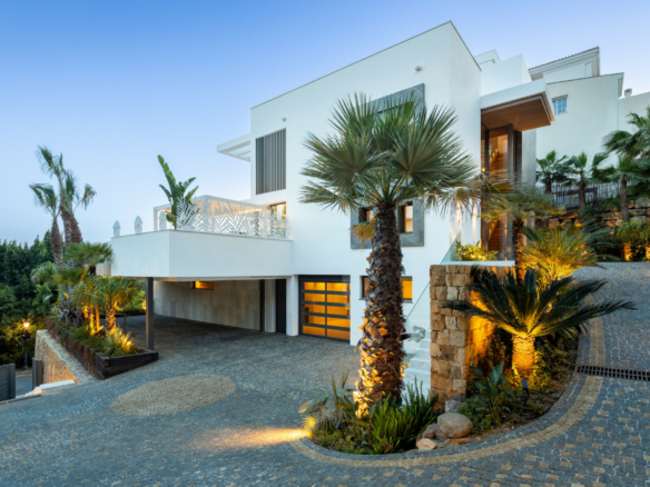 🏡 For Sale: Turnkey Modern Villa in La Quinta, Benahavís 🌟