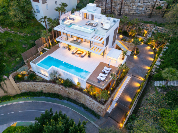 🏡 For Sale: Turnkey Modern Villa in La Quinta, Benahavís 🌟