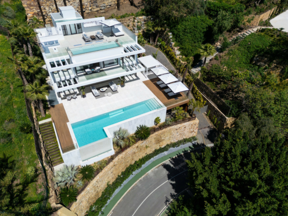 🏡 For Sale: Turnkey Modern Villa in La Quinta, Benahavís 🌟
