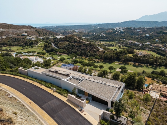 FOR SALE – MODERN LUXURY VILLA – PANORAMIC VIEWS – MARBELLA CLUB GOLF RESORT, BENAHAVIS 🏌️‍♂️🌅