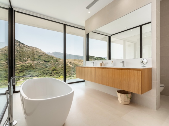 FOR SALE – MODERN LUXURY VILLA – PANORAMIC VIEWS – MARBELLA CLUB GOLF RESORT, BENAHAVIS 🏌️‍♂️🌅