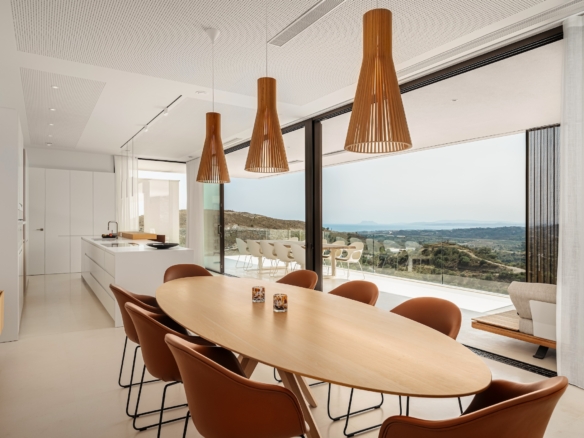 FOR SALE – MODERN LUXURY VILLA – PANORAMIC VIEWS – MARBELLA CLUB GOLF RESORT, BENAHAVIS 🏌️‍♂️🌅