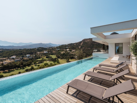 FOR SALE – MODERN LUXURY VILLA – PANORAMIC VIEWS – MARBELLA CLUB GOLF RESORT, BENAHAVIS 🏌️‍♂️🌅