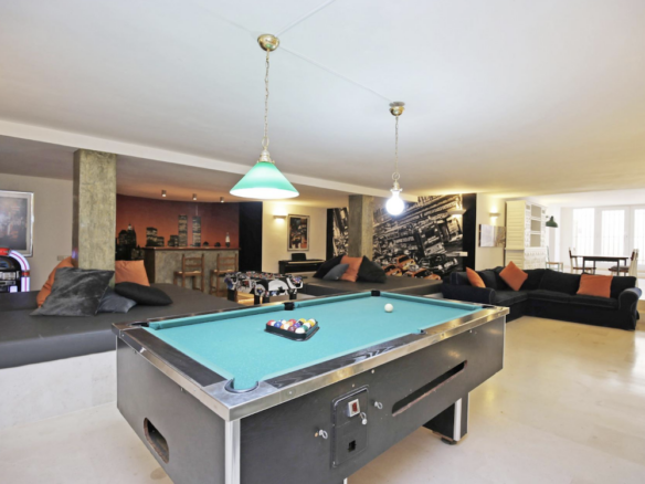 SOLD- Sierra Blanca (Marbella) 🏡 Classic Villa with Investment Potential! 🛠️