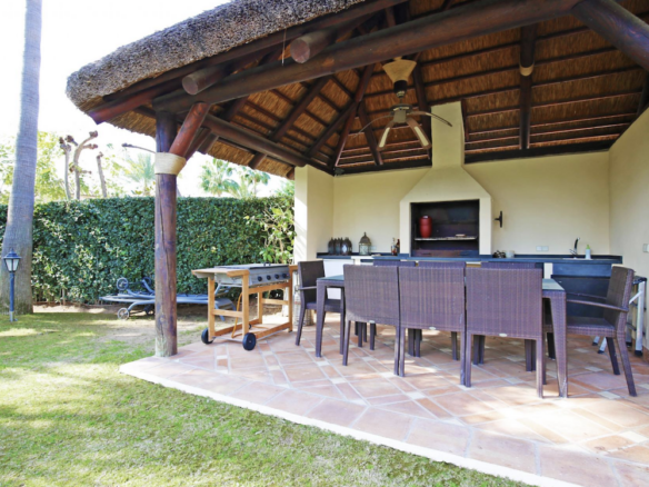 SOLD- Sierra Blanca (Marbella) 🏡 Classic Villa with Investment Potential! 🛠️