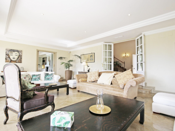 SOLD- Sierra Blanca (Marbella) 🏡 Classic Villa with Investment Potential! 🛠️