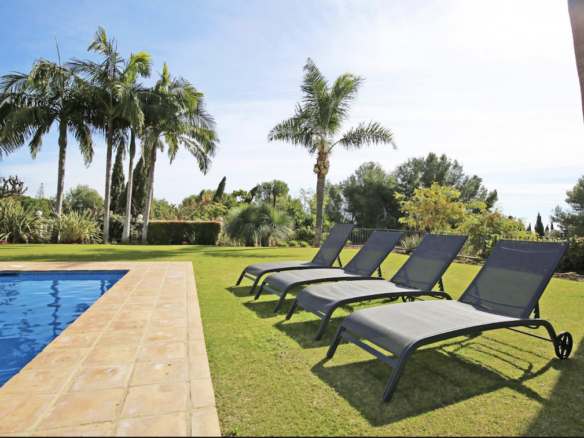 SOLD- Sierra Blanca (Marbella) 🏡 Classic Villa with Investment Potential! 🛠️