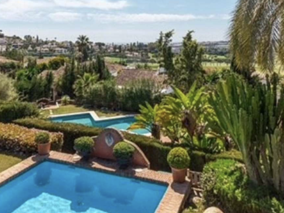 For sale -🏡 Spectacular Villa for Sale in Nueva Andalucia