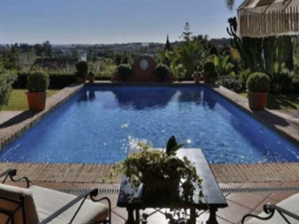 For sale -🏡 Spectacular Villa for Sale in Nueva Andalucia