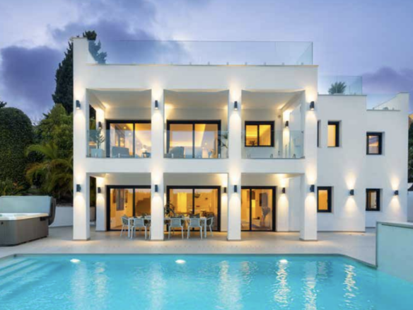 For sale 🏡 Modern Villa in Nueva Andalucia – Walk to Puerto Banus