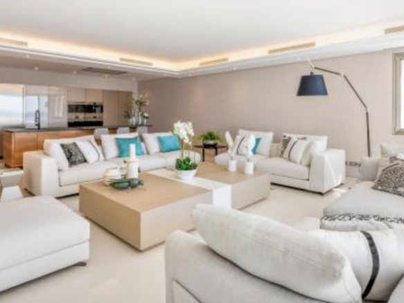 🏖️✨ For Sale: Waterfront 4-Bed Apt with Dramatic Sea Views in Gray D’Albion, Puerto Banus ✨🏖️