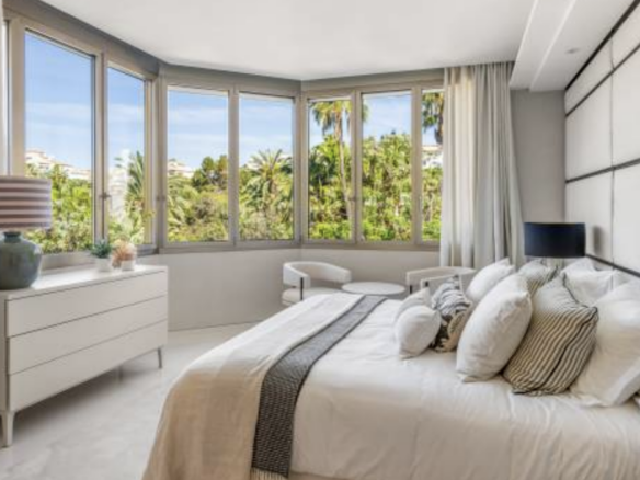 🏖️✨ For Sale: Waterfront 4-Bed Apt with Dramatic Sea Views in Gray D’Albion, Puerto Banus ✨🏖️