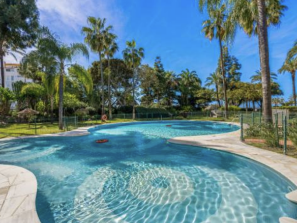 🏖️✨ For Sale: Waterfront 4-Bed Apt with Dramatic Sea Views in Gray D’Albion, Puerto Banus ✨🏖️