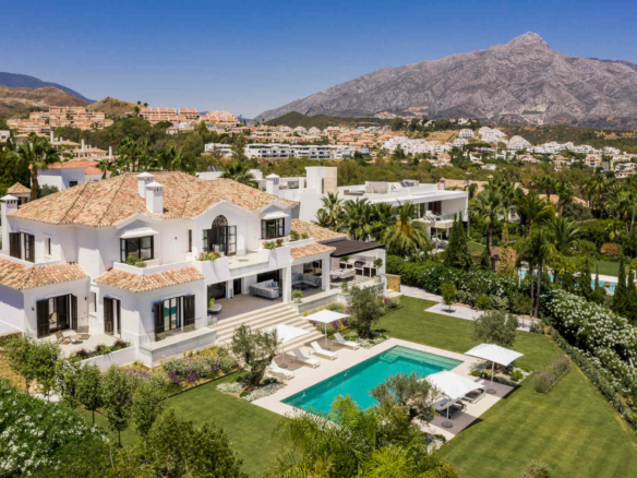 🏡 Villa for Sale in La Cerquilla, Nueva Andalucía