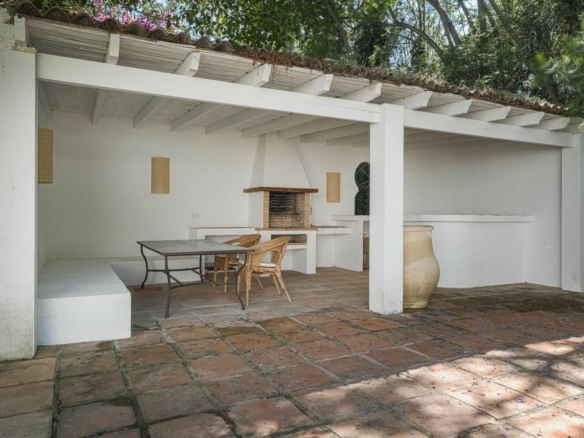 Nueva Andalucia 🏡 Beautiful Modern Villa in Gated Community for Rent! 