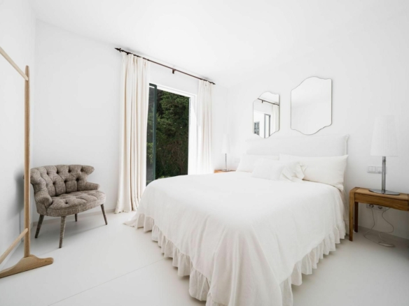 Nueva Andalucia 🏡 Beautiful Modern Villa in Gated Community for Rent! 