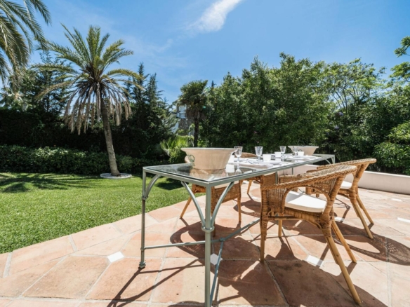 Nueva Andalucia 🏡 Beautiful Modern Villa in Gated Community for Rent! 