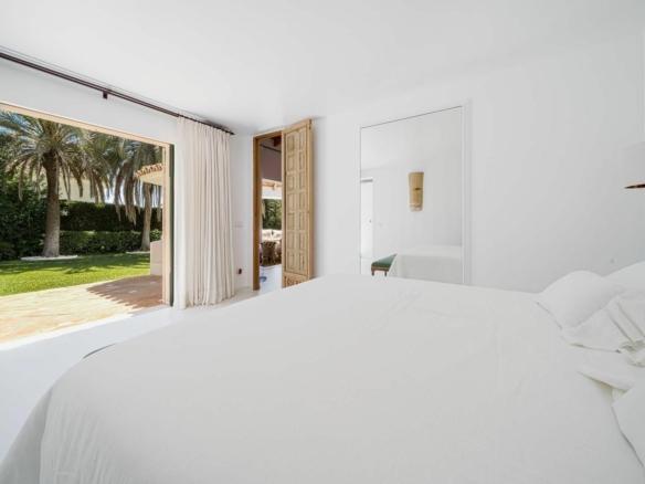 Nueva Andalucia 🏡 Beautiful Modern Villa in Gated Community for Rent! 